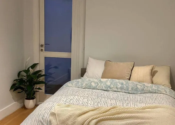 2Bdr Modern Apartment In Hammersmith West London